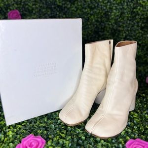 Madison Margiela “Camel toe”boots. Size 40. Cream color.